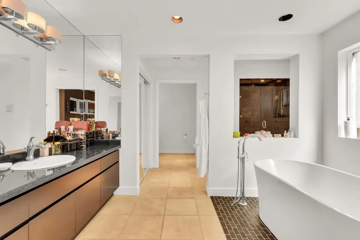 4255 St Pauls Avenue