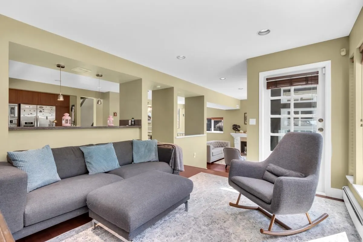 4255 St Pauls Avenue