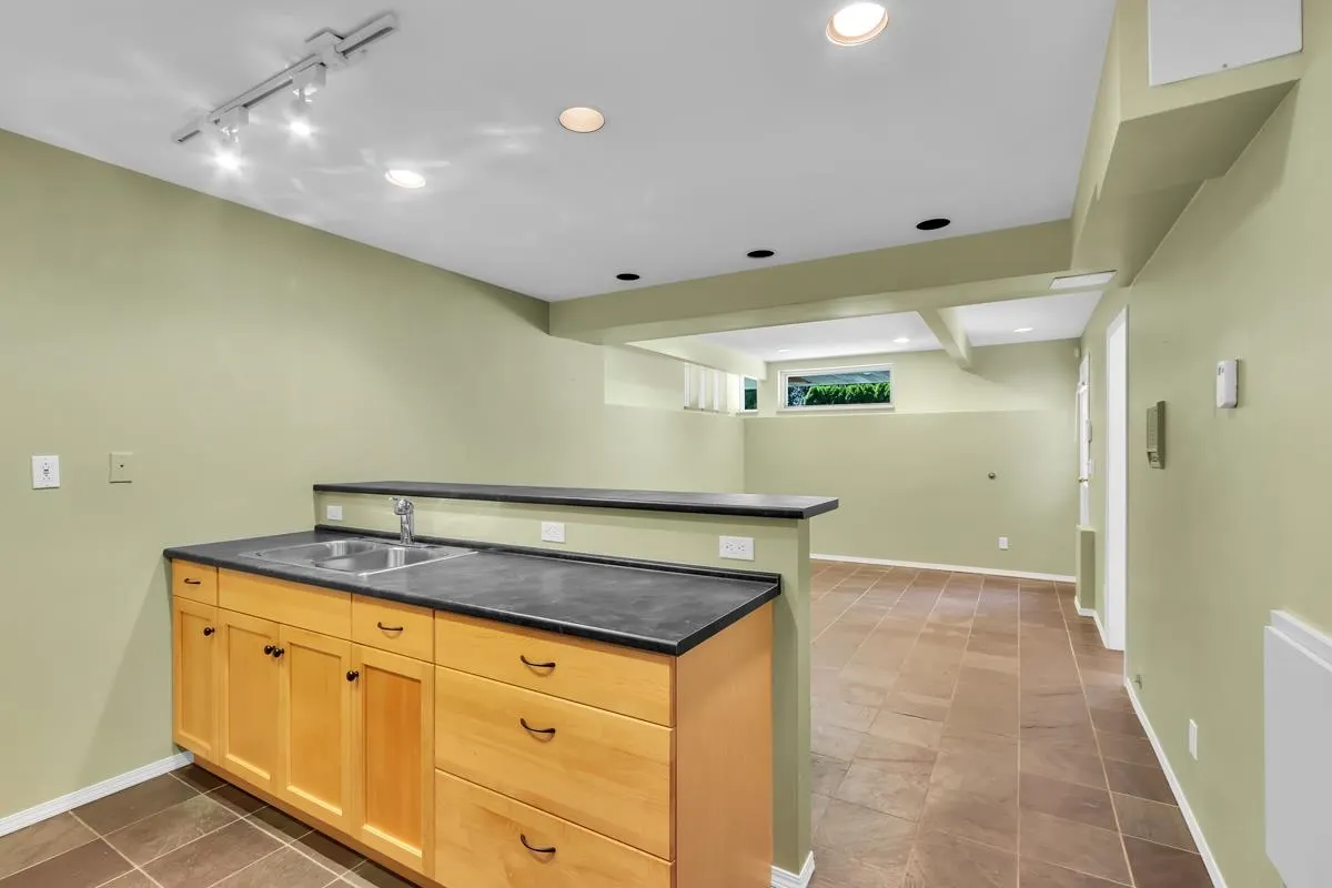 4255 St Pauls Avenue