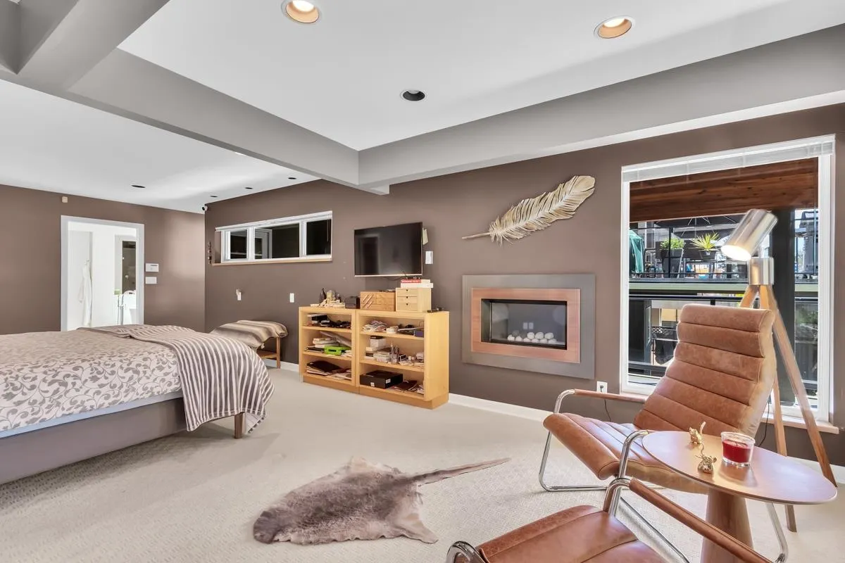 4255 St Pauls Avenue