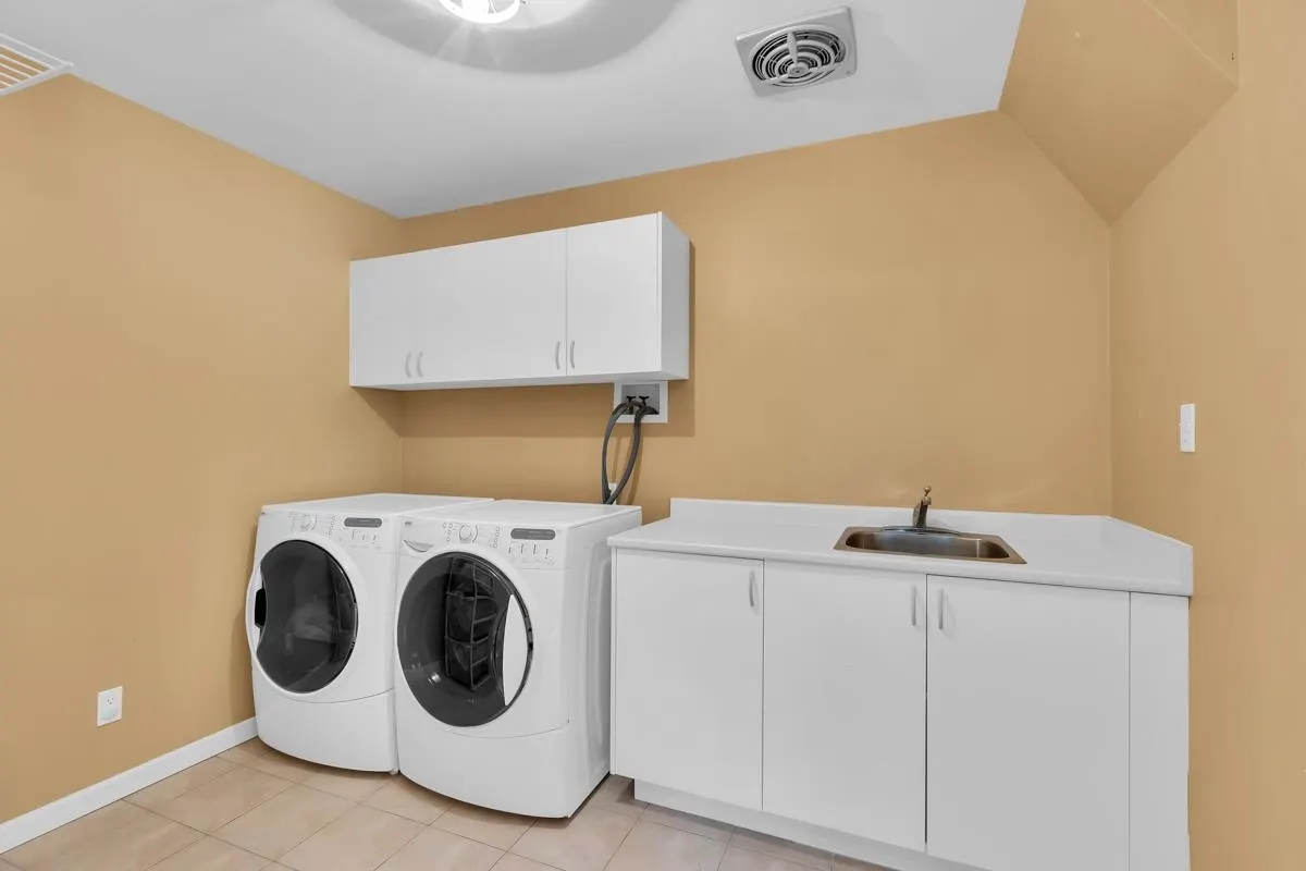 4255 St Pauls Avenue