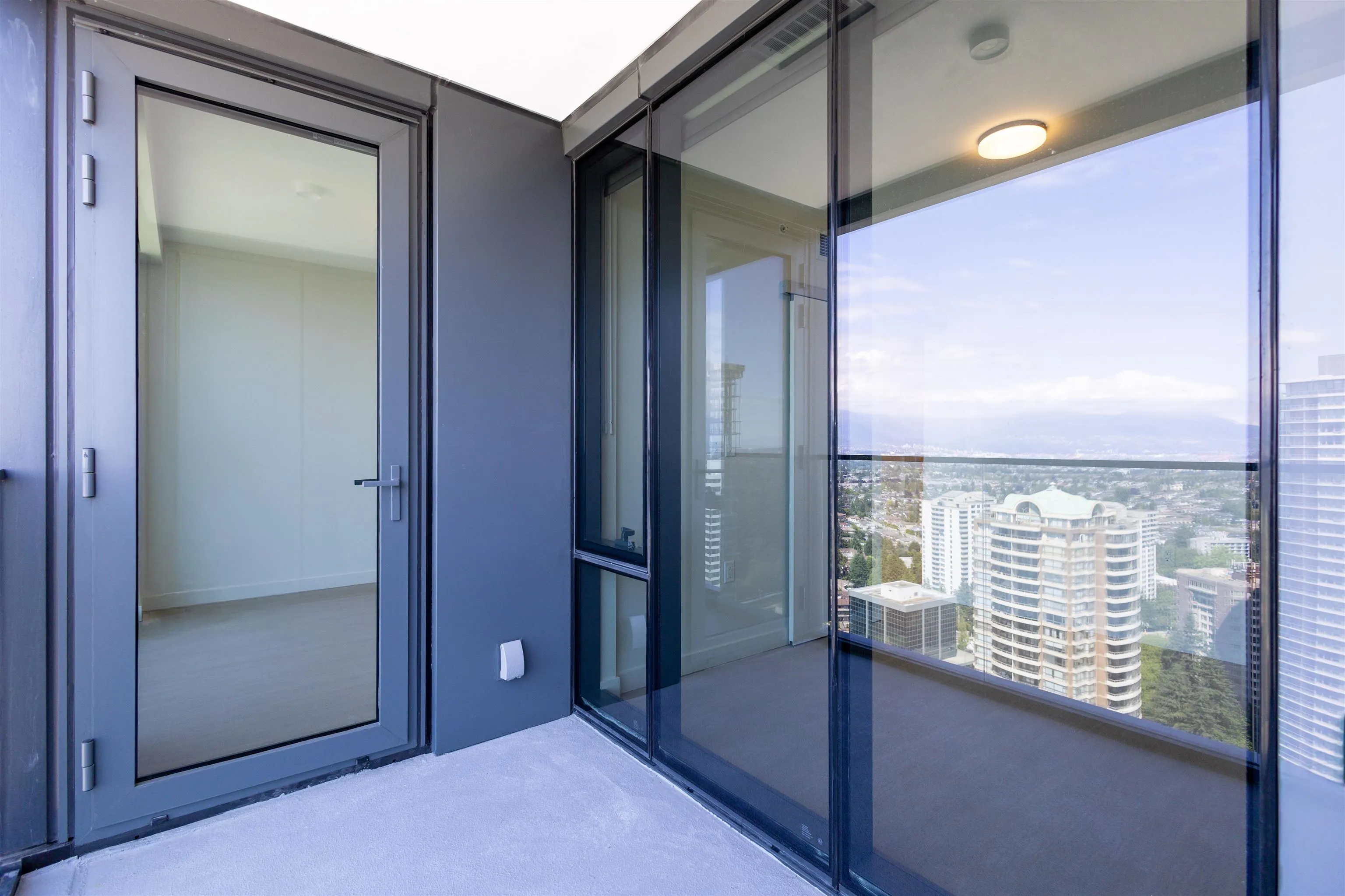 2505 5987 Wilson Avenue