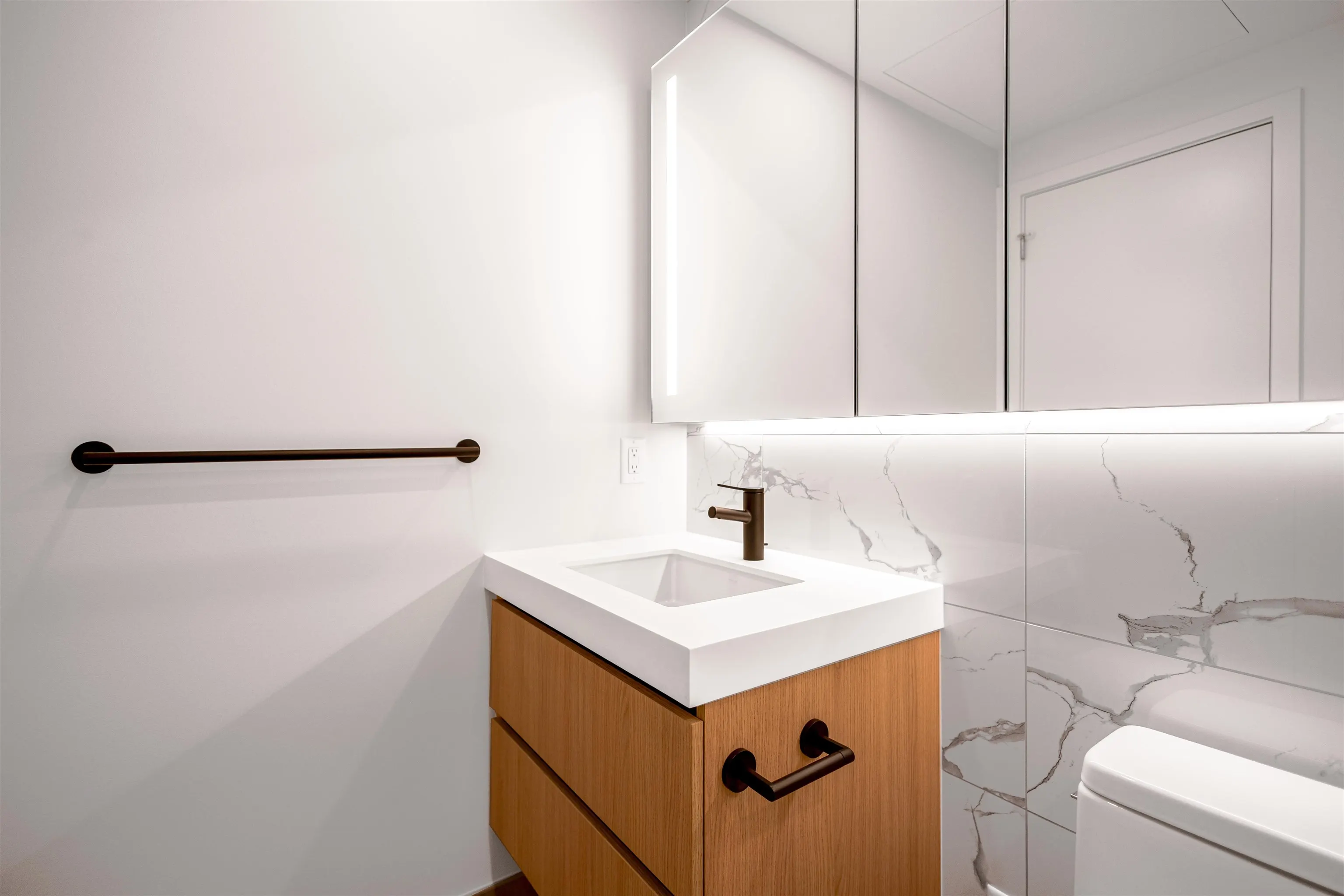 2505 5987 Wilson Avenue