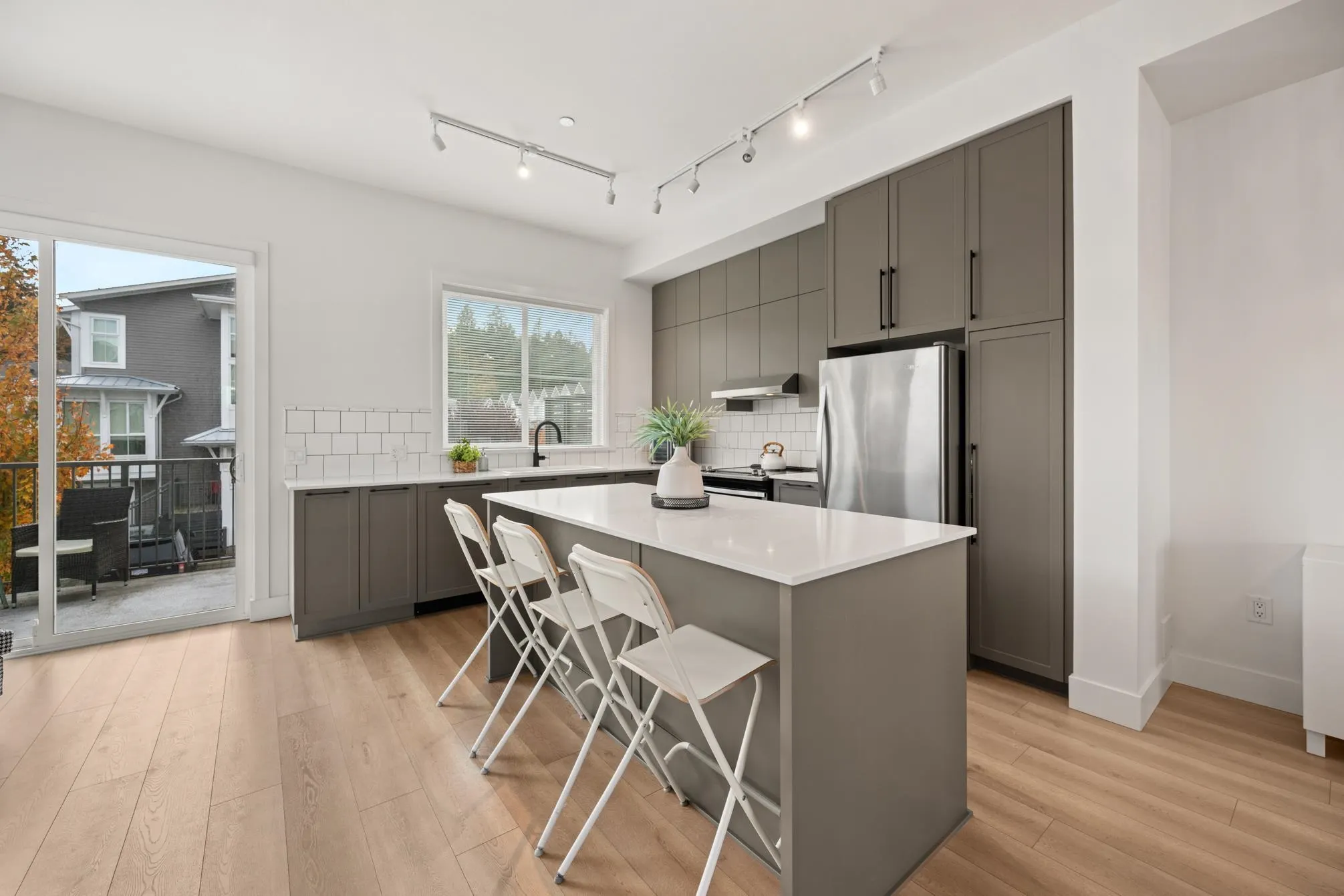 72 4656 Orca Way Way