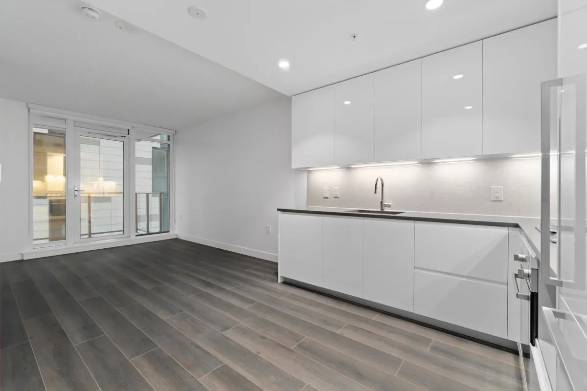 402 8181 Chester Street