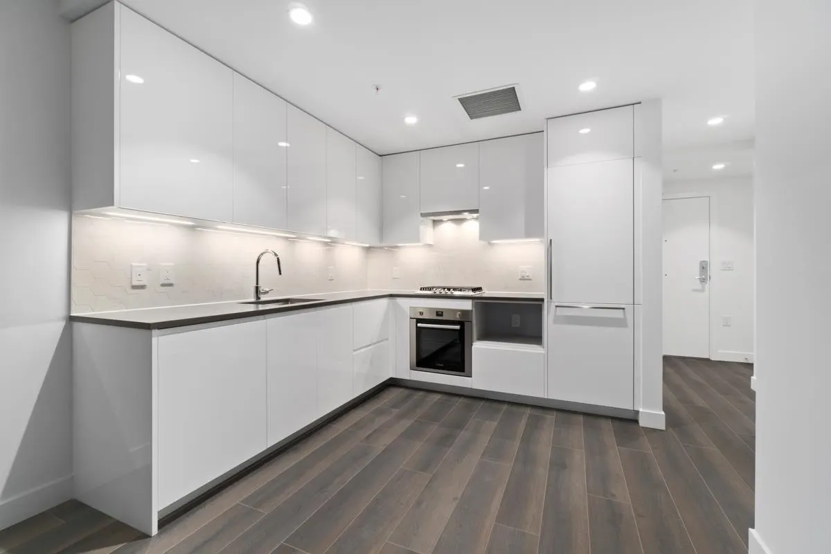 402 8181 Chester Street