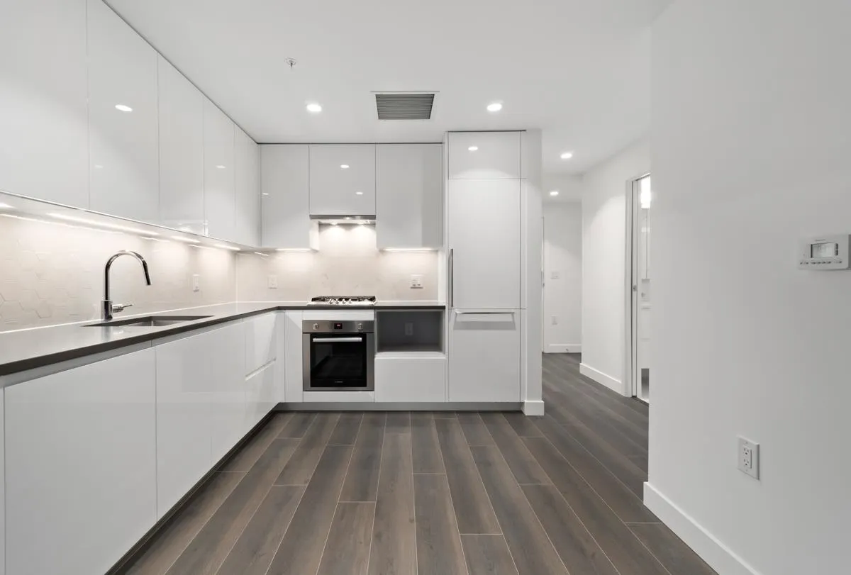 402 8181 Chester Street