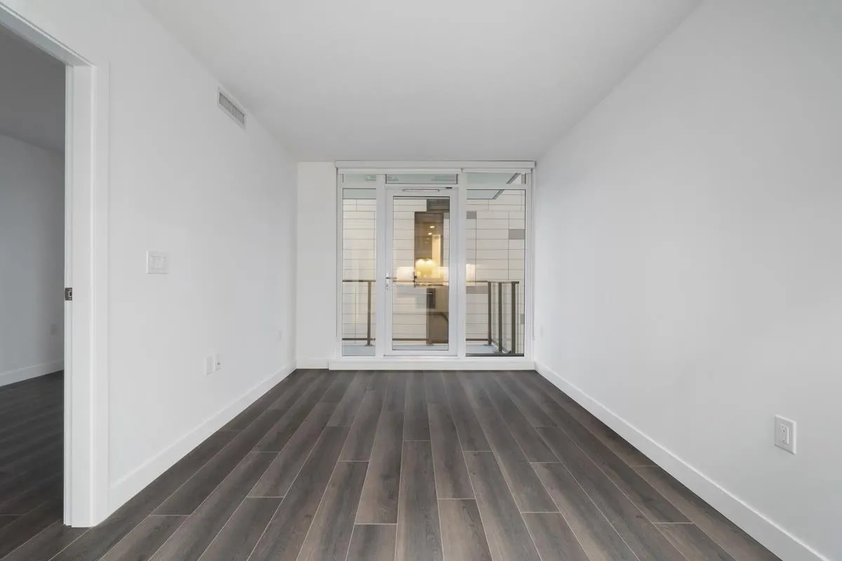 402 8181 Chester Street