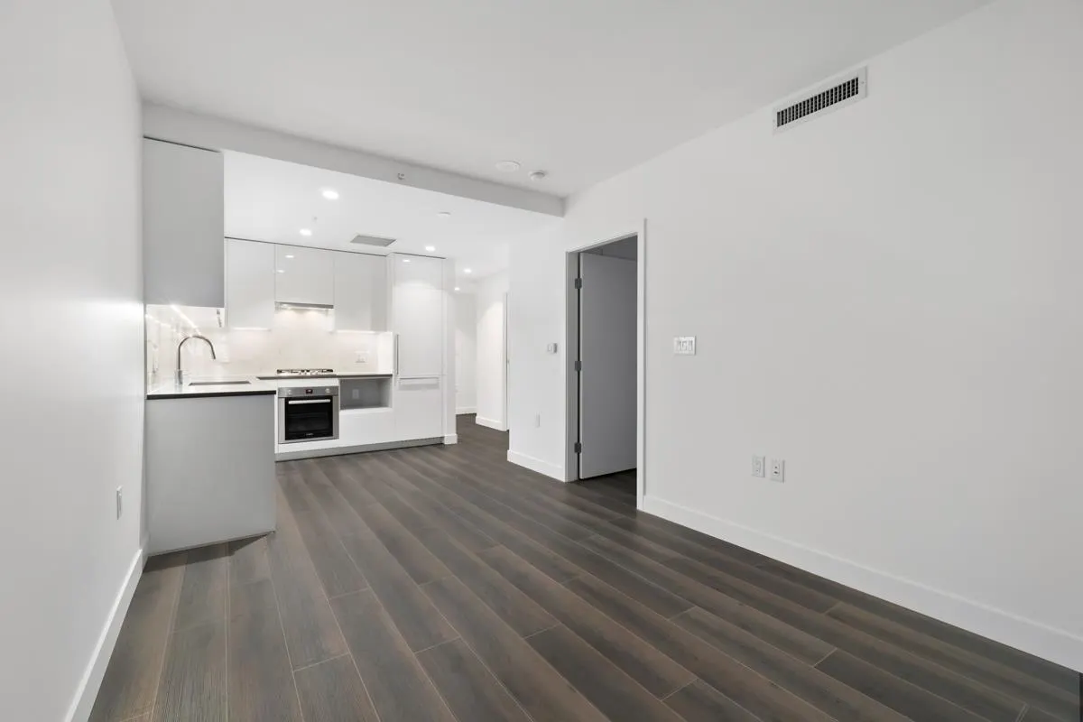 402 8181 Chester Street