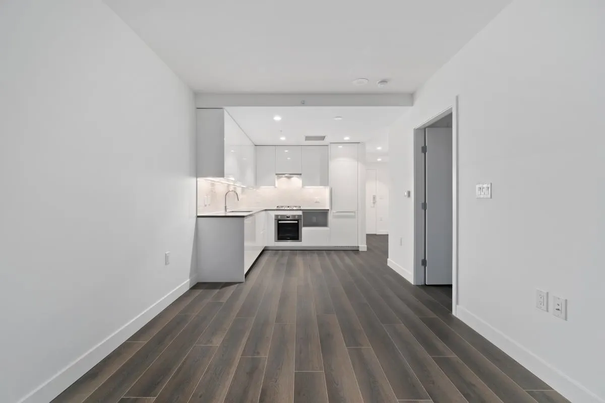 402 8181 Chester Street