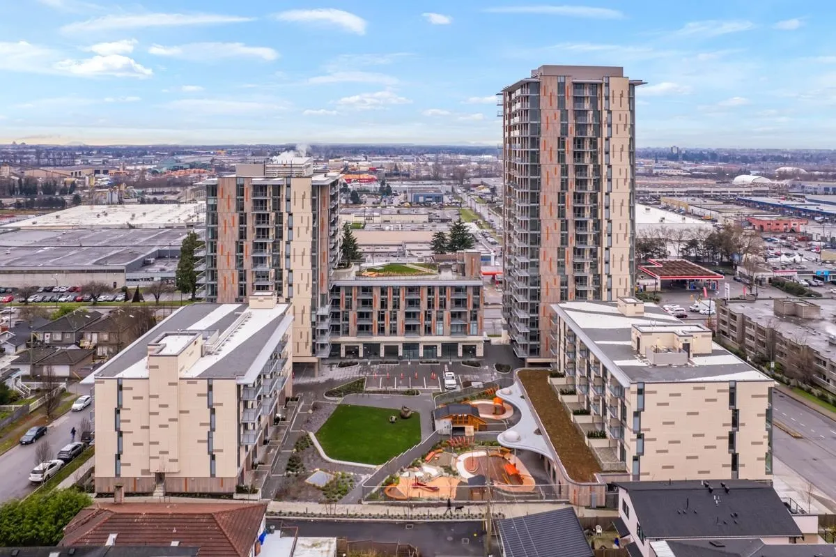 402 8181 Chester Street