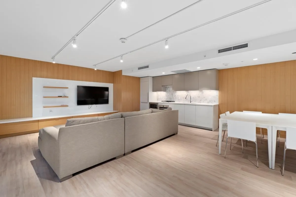 402 8181 Chester Street