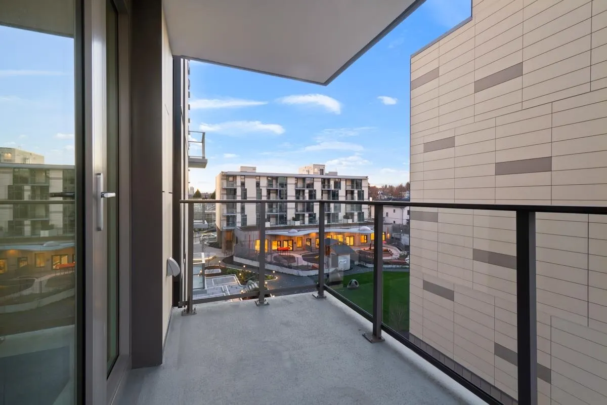 402 8181 Chester Street