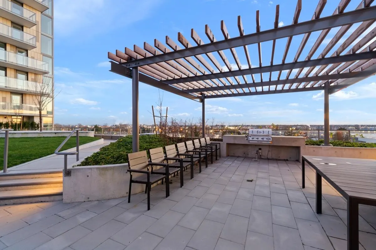 402 8181 Chester Street