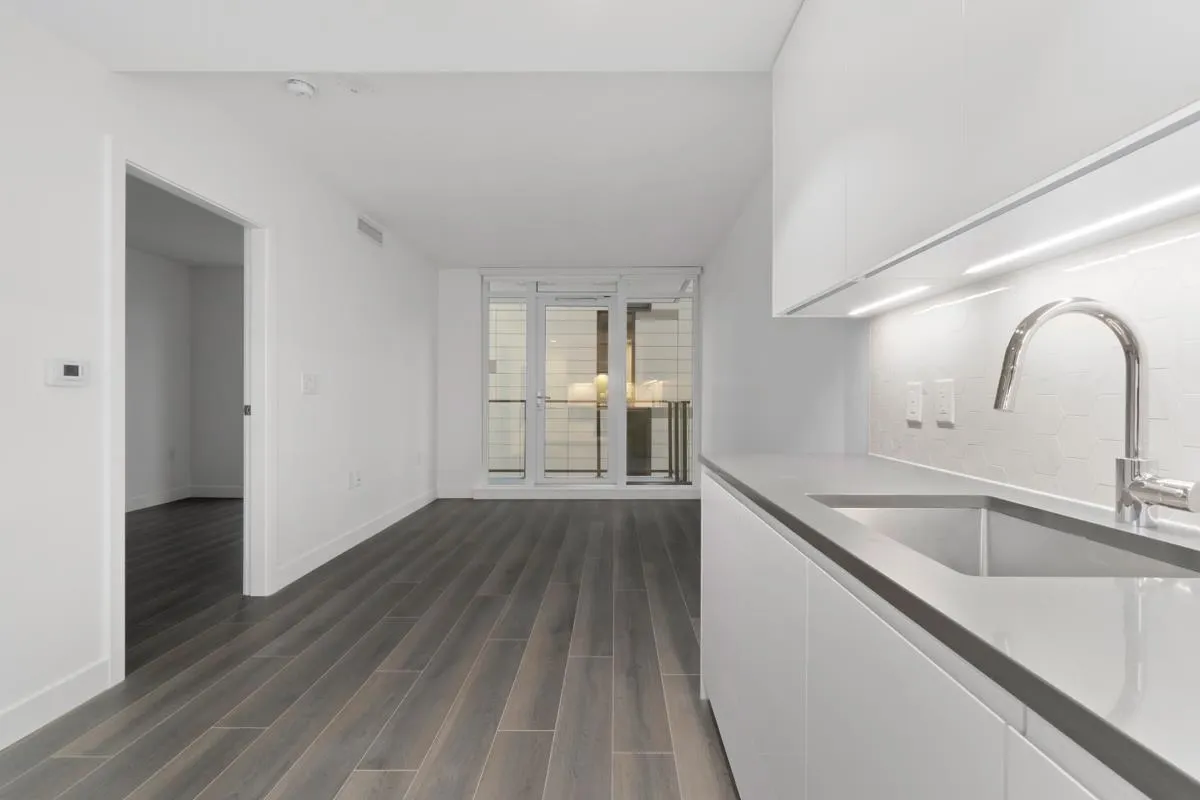 402 8181 Chester Street