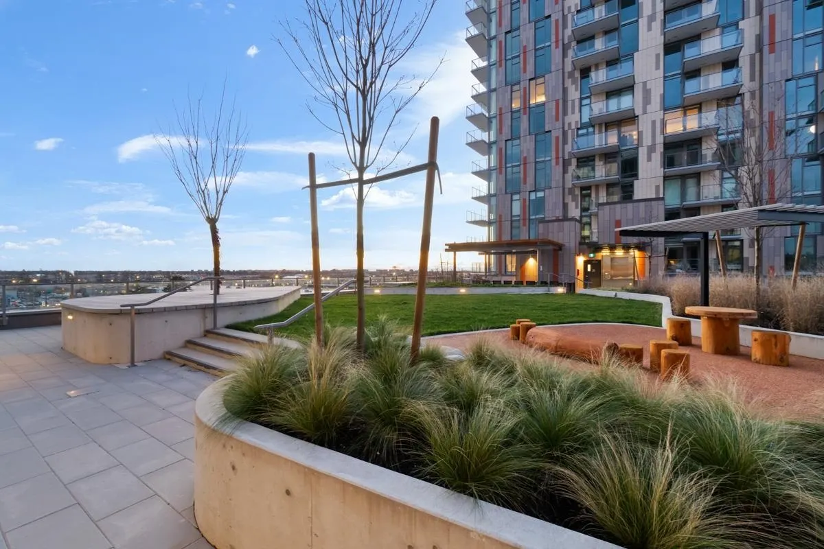 402 8181 Chester Street