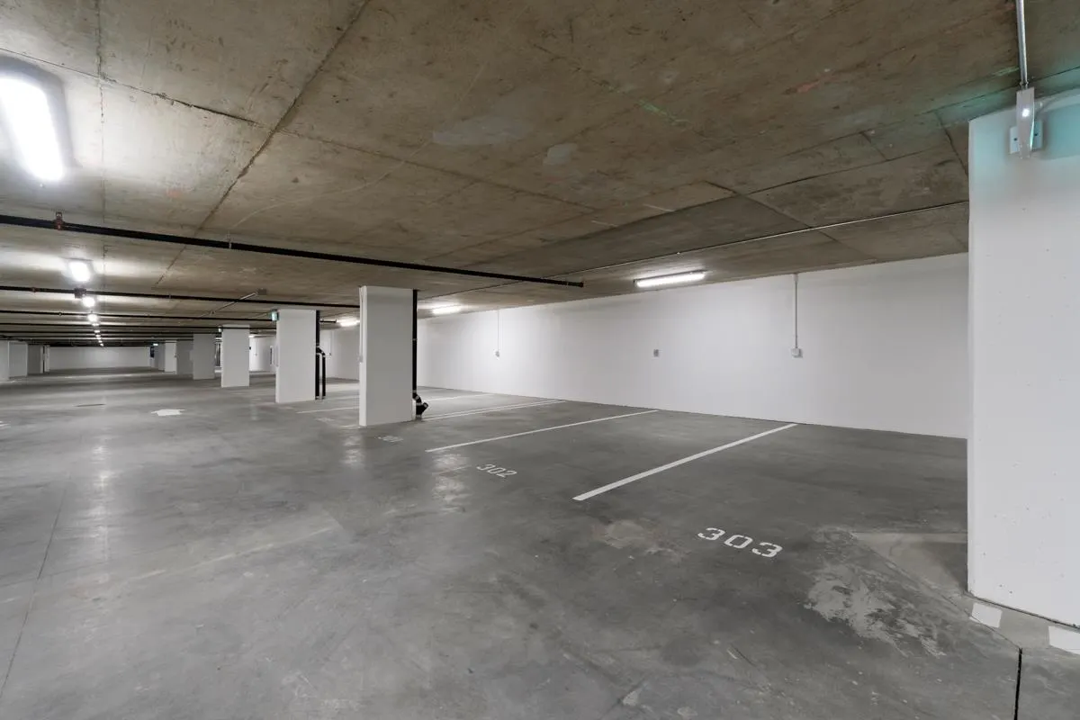 402 8181 Chester Street