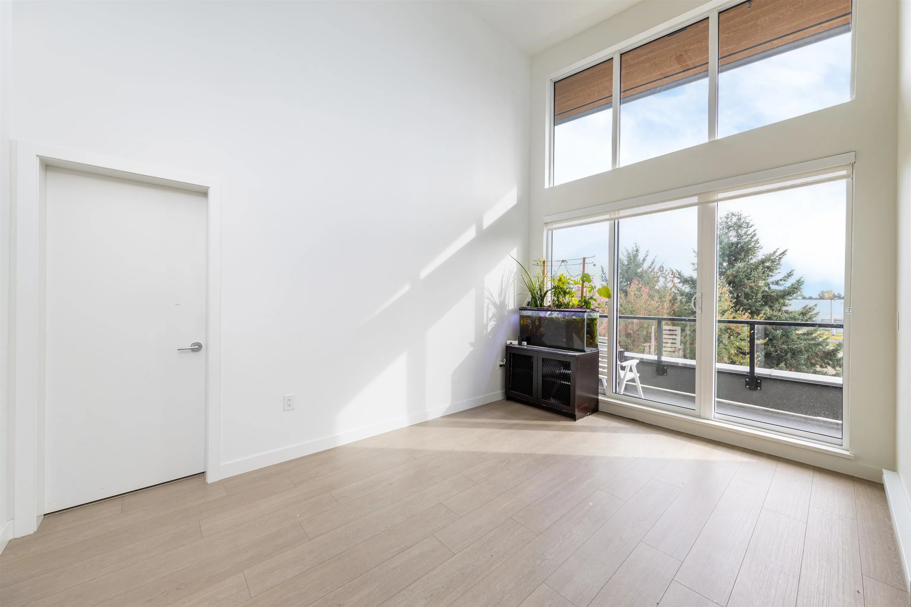 607 7588 16th Street