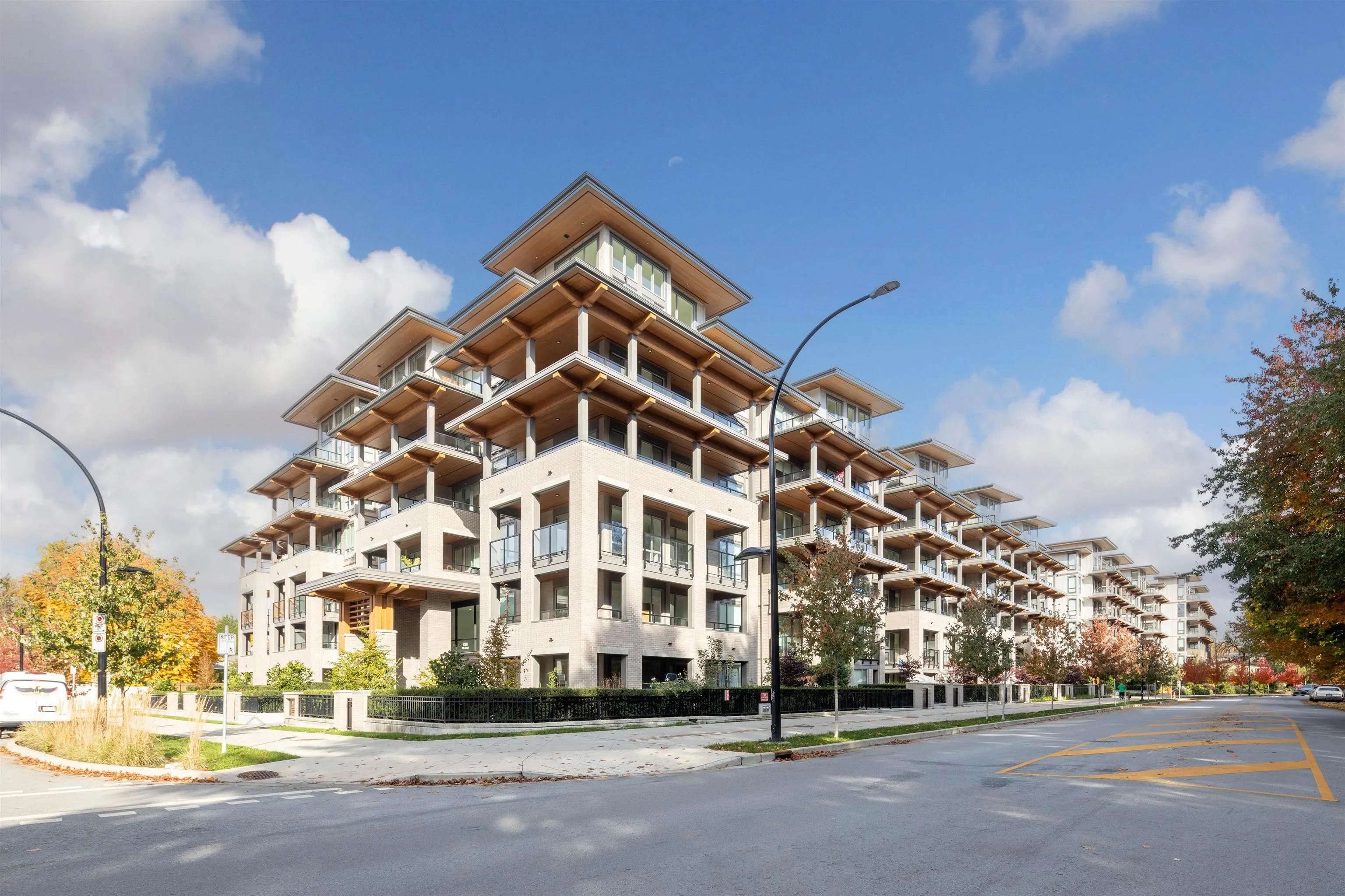 607 7588 16th Street