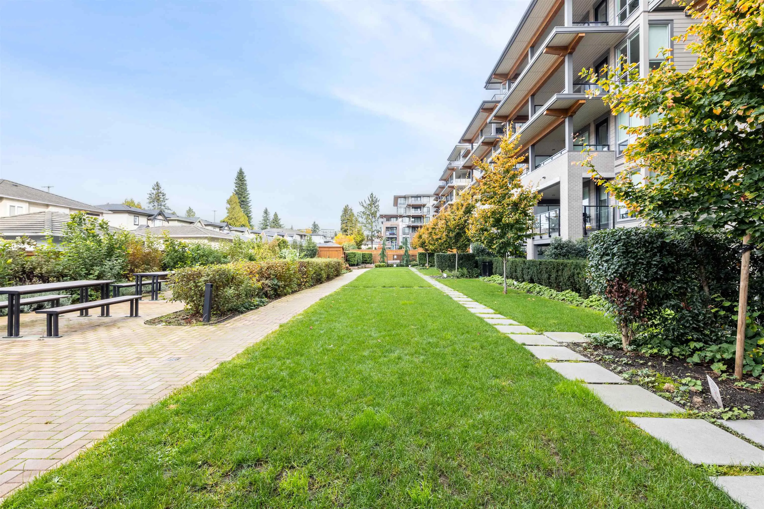 607 7588 16th Street