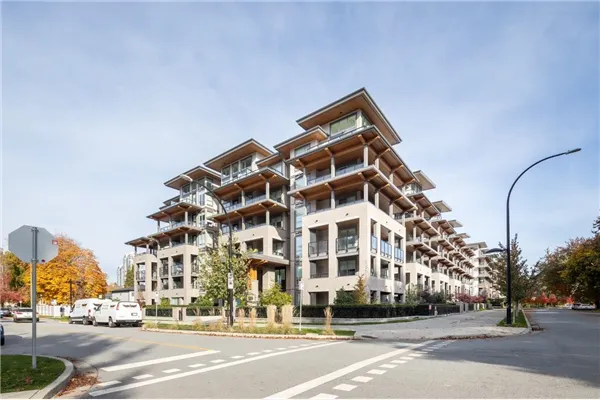 607 7588 16th Street