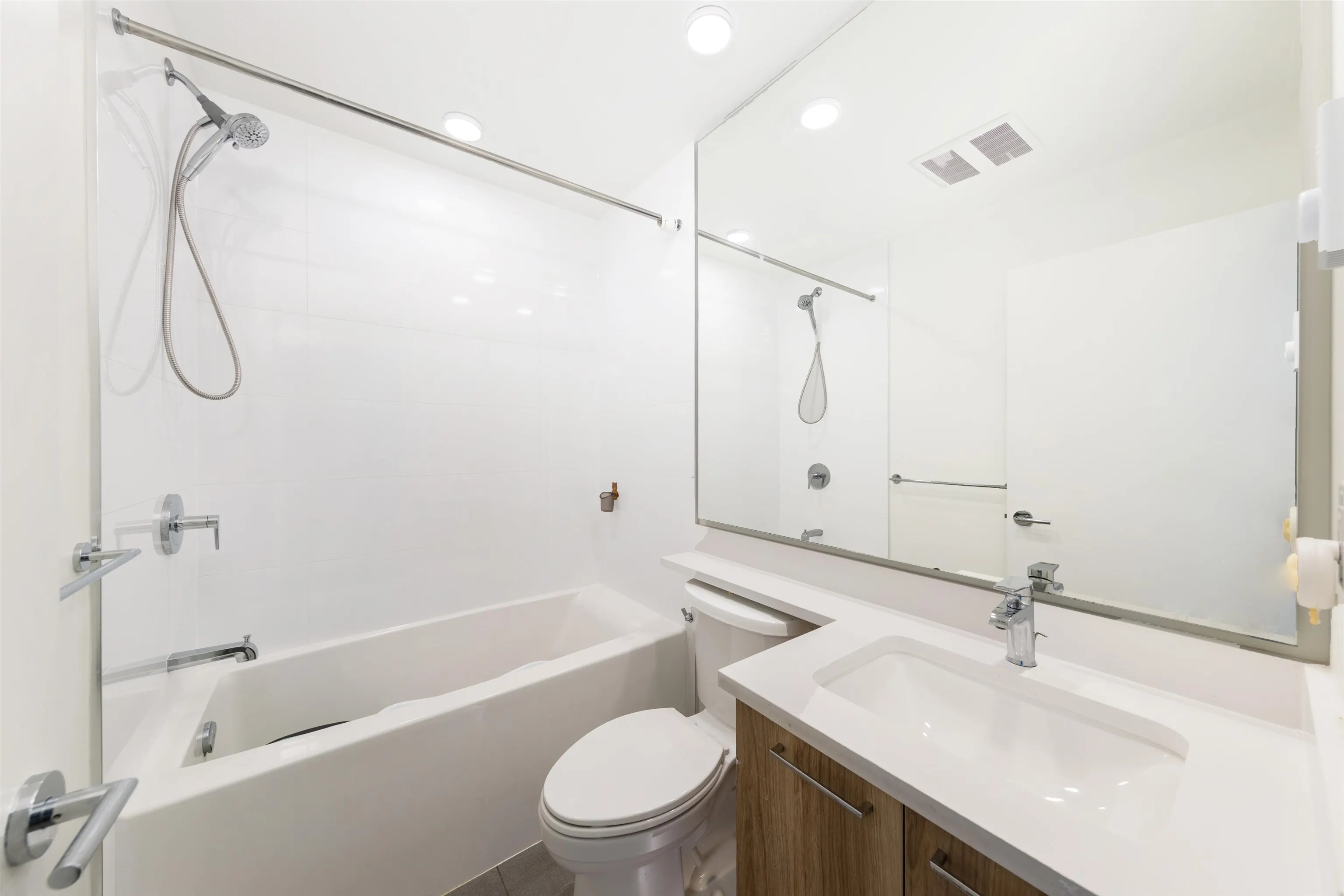 607 7588 16th Street