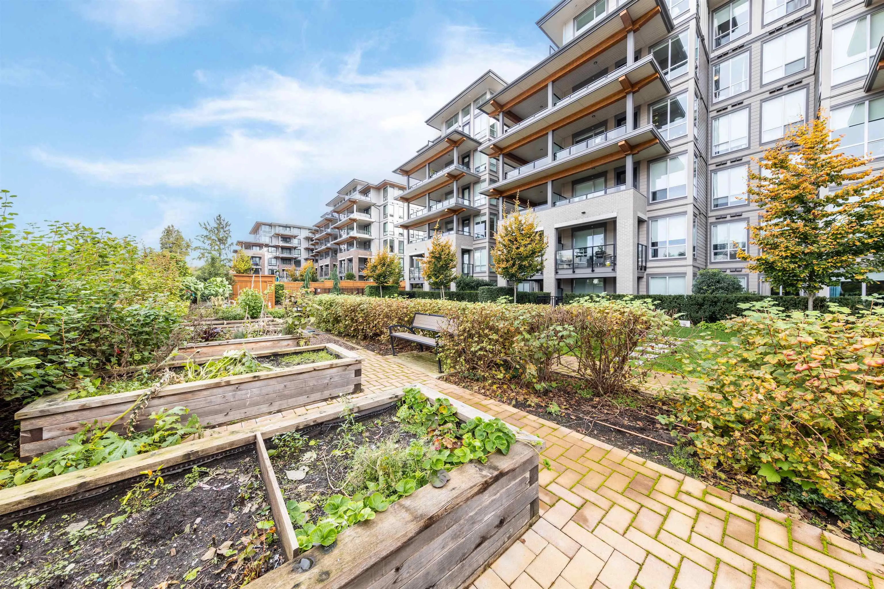 607 7588 16th Street