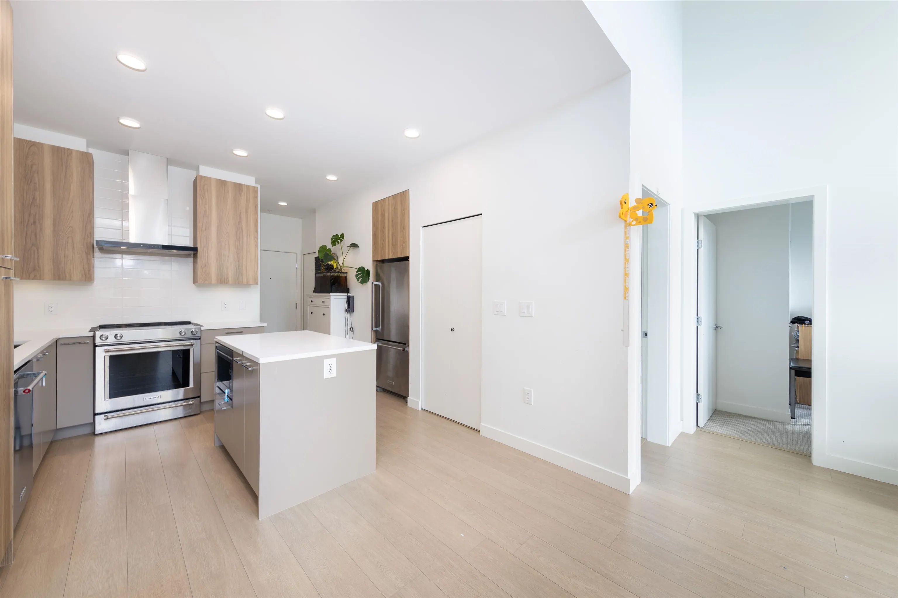 607 7588 16th Street