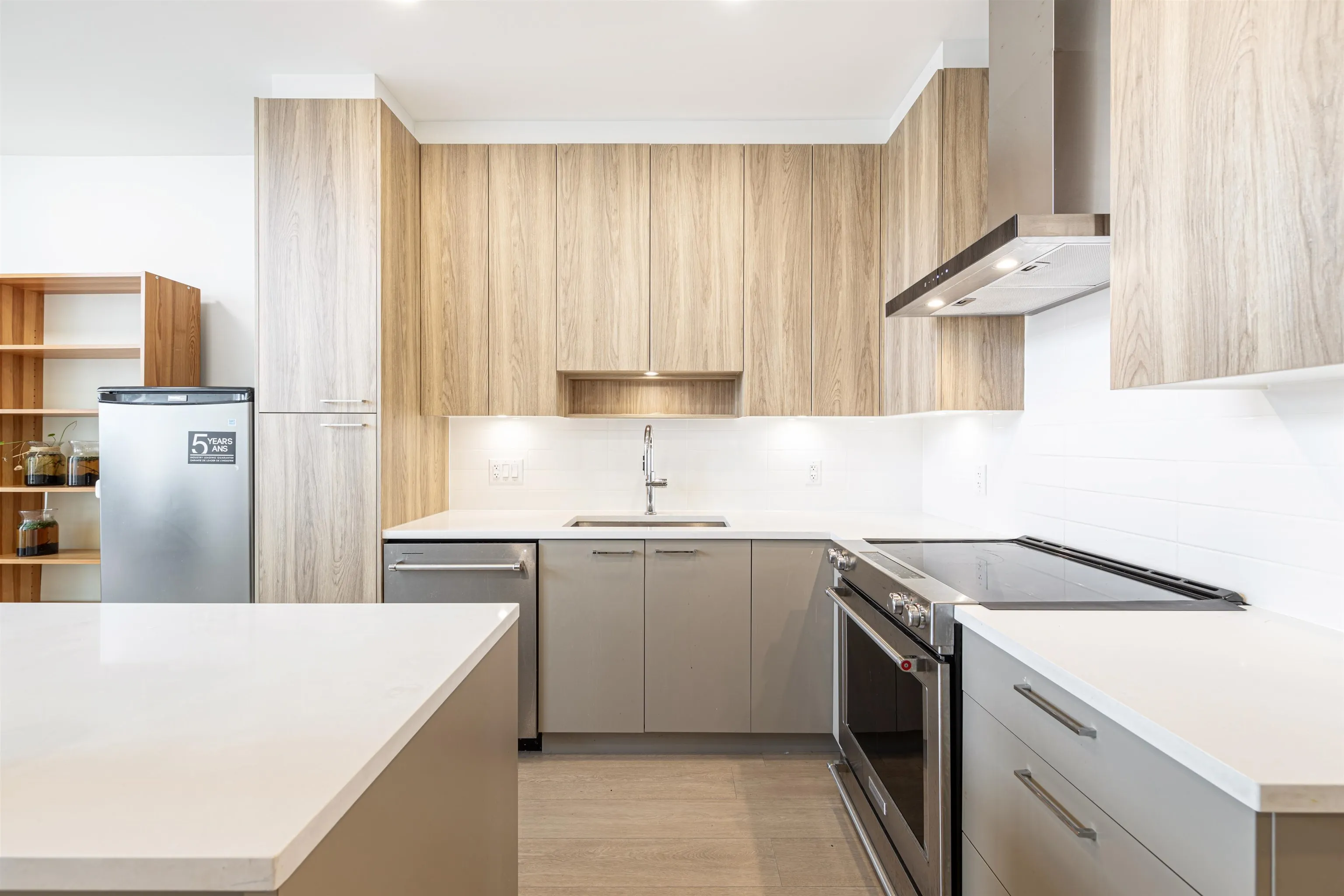 607 7588 16th Street