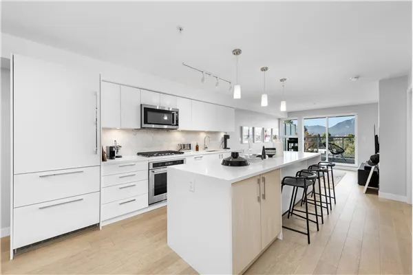 406 2508 Fraser Street