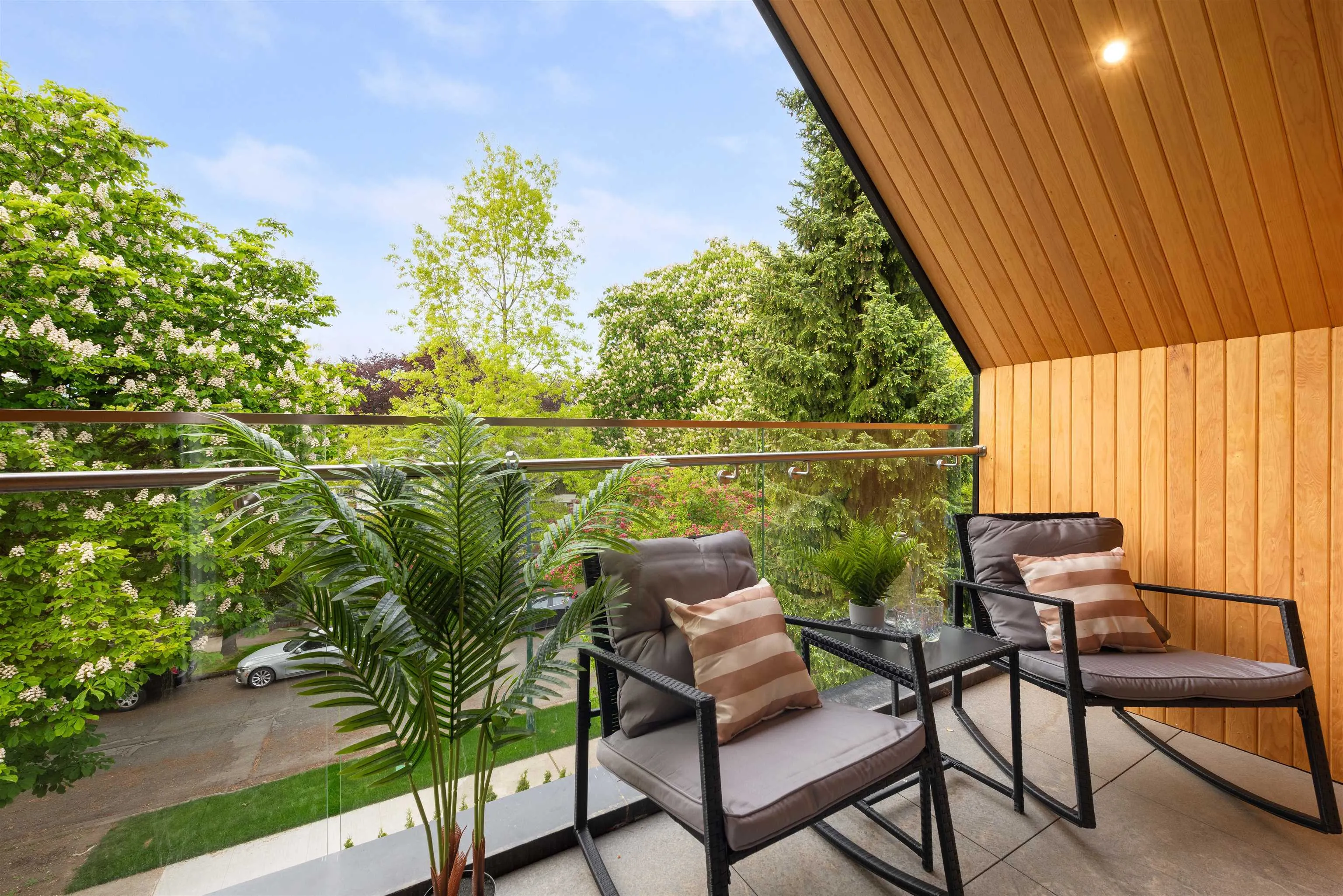 1 2764 W 14th Avenue