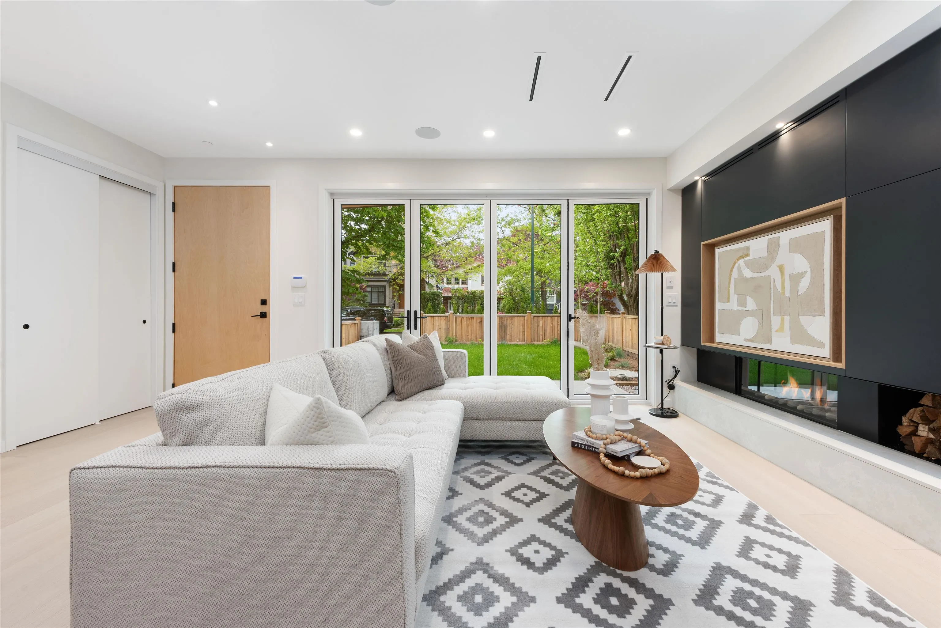 1 2764 W 14th Avenue