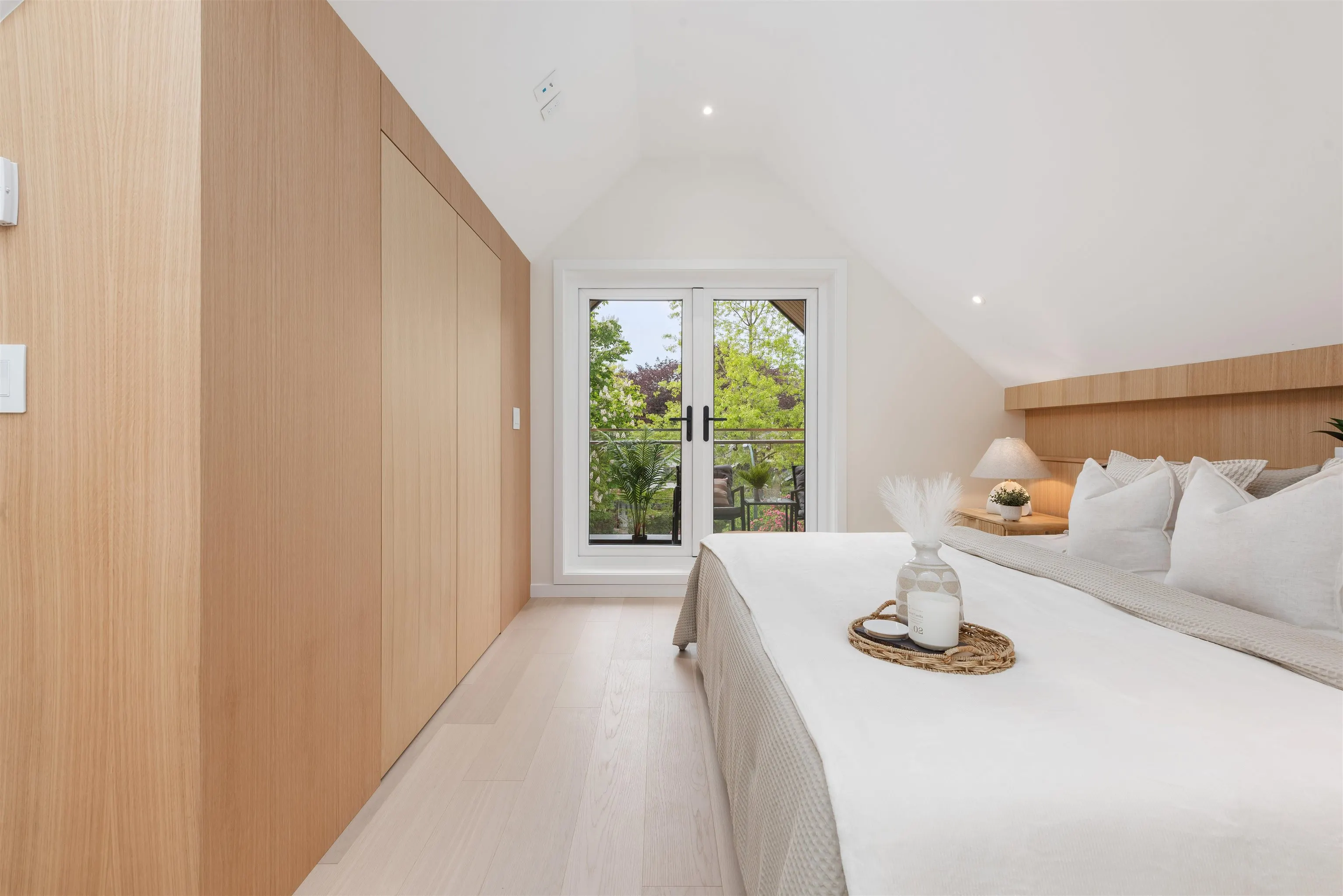 1 2764 W 14th Avenue