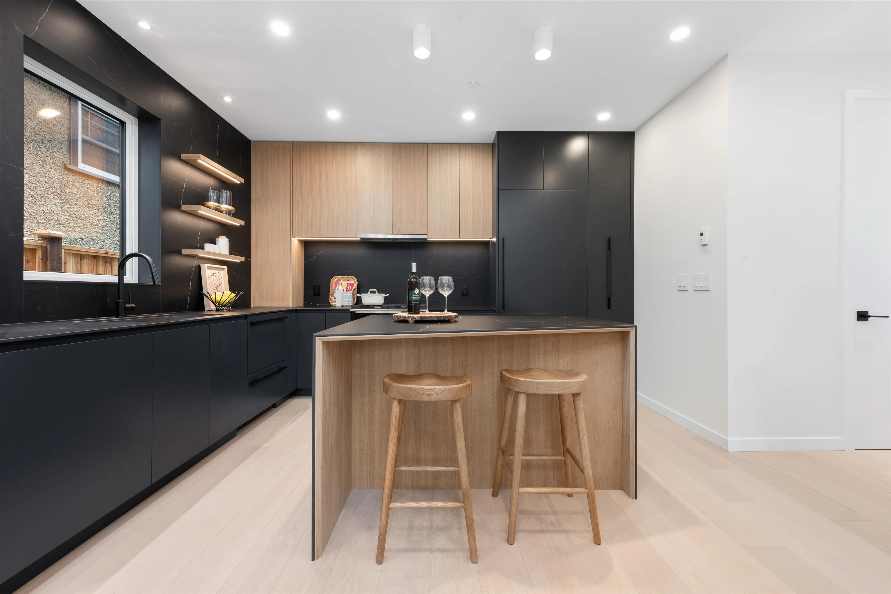 1 2764 W 14th Avenue