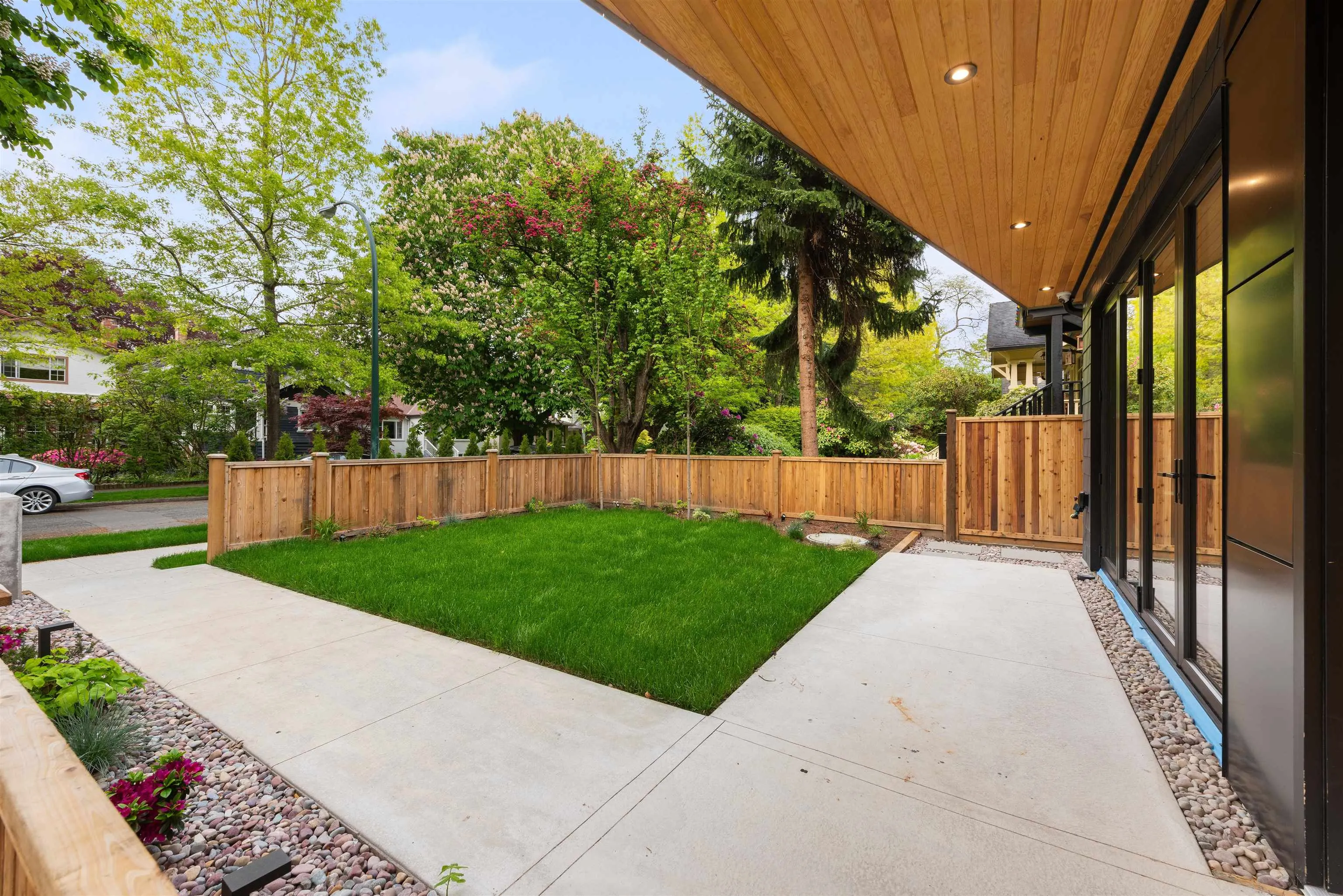 1 2764 W 14th Avenue