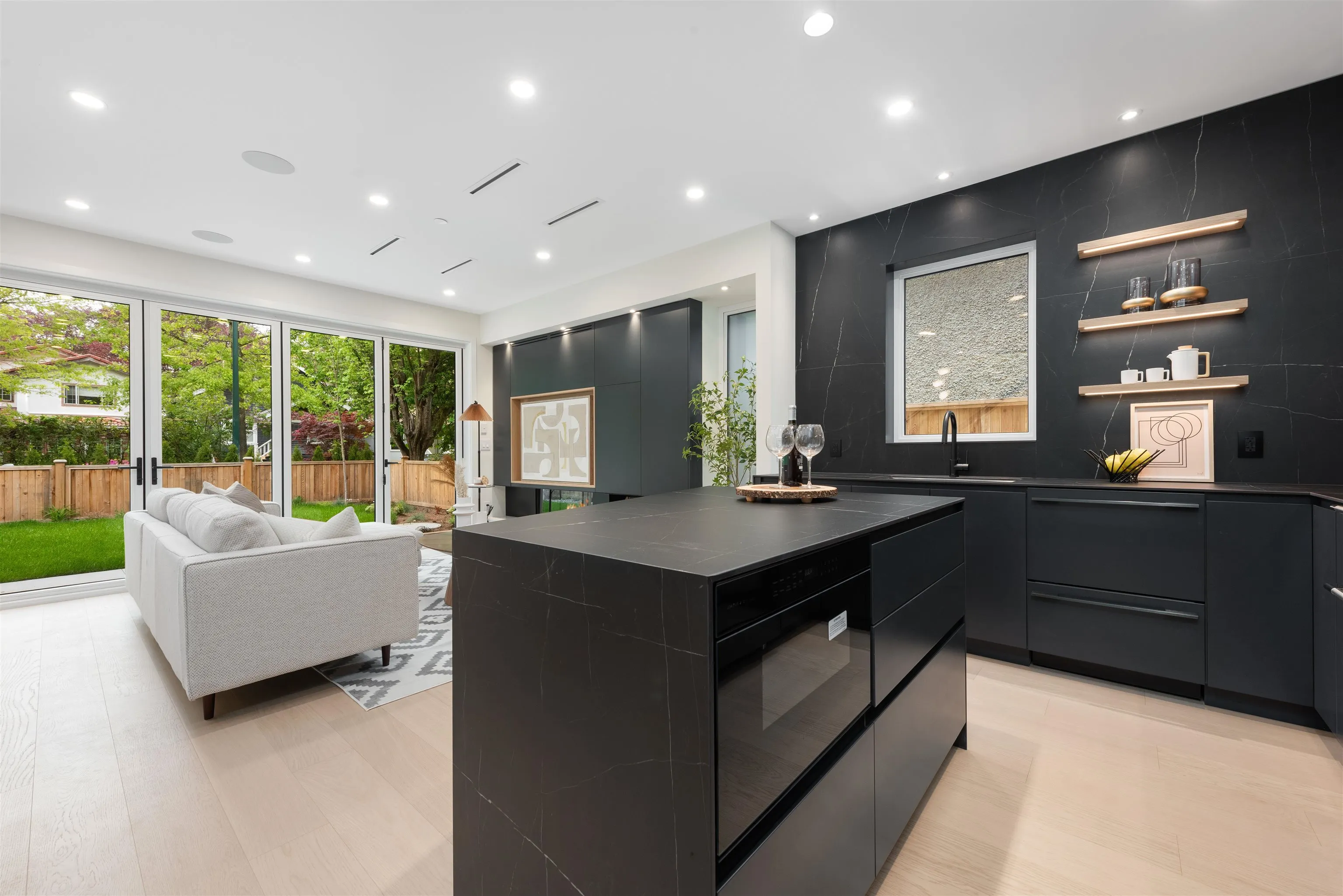 1 2764 W 14th Avenue