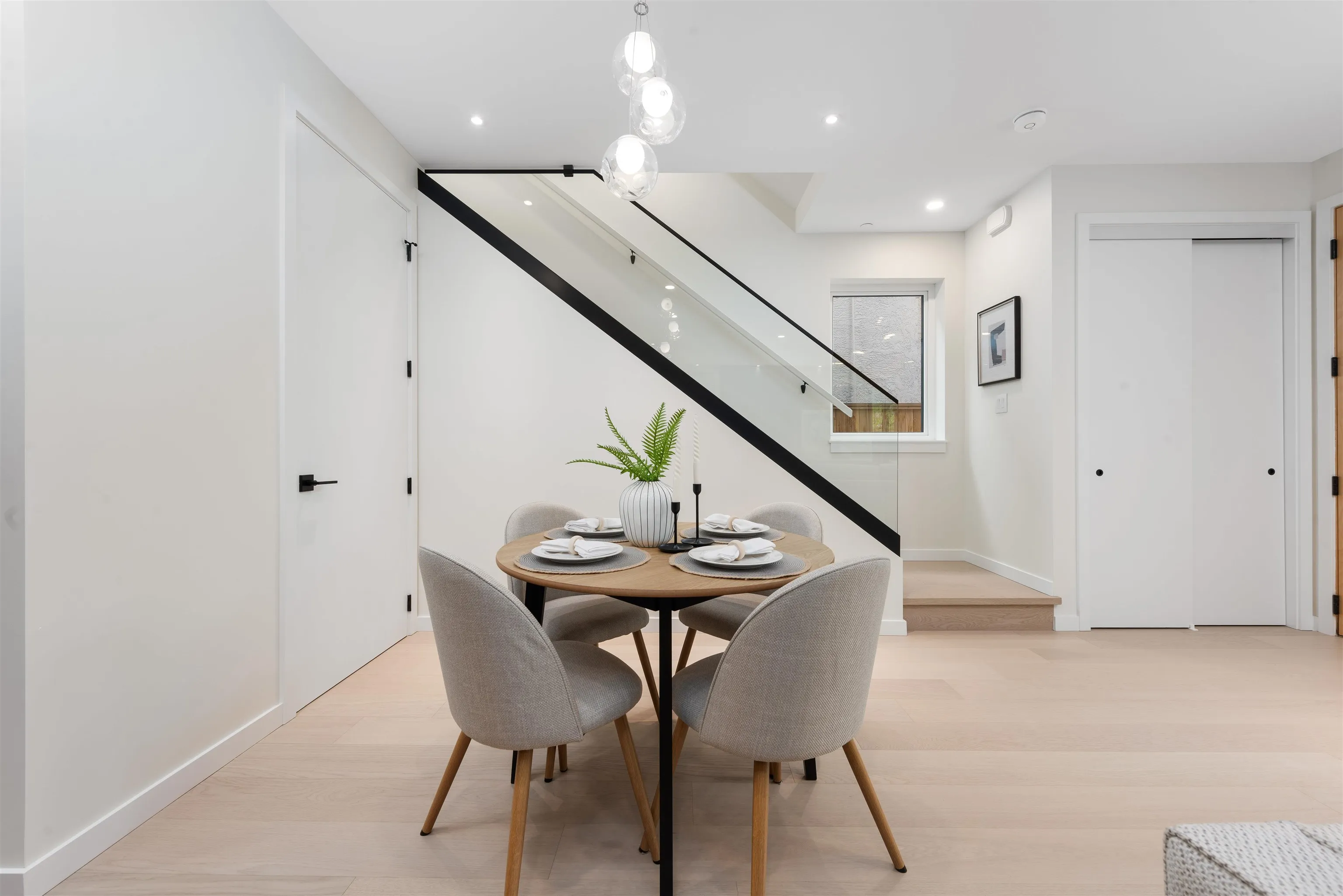 2 2764 W 14th Avenue