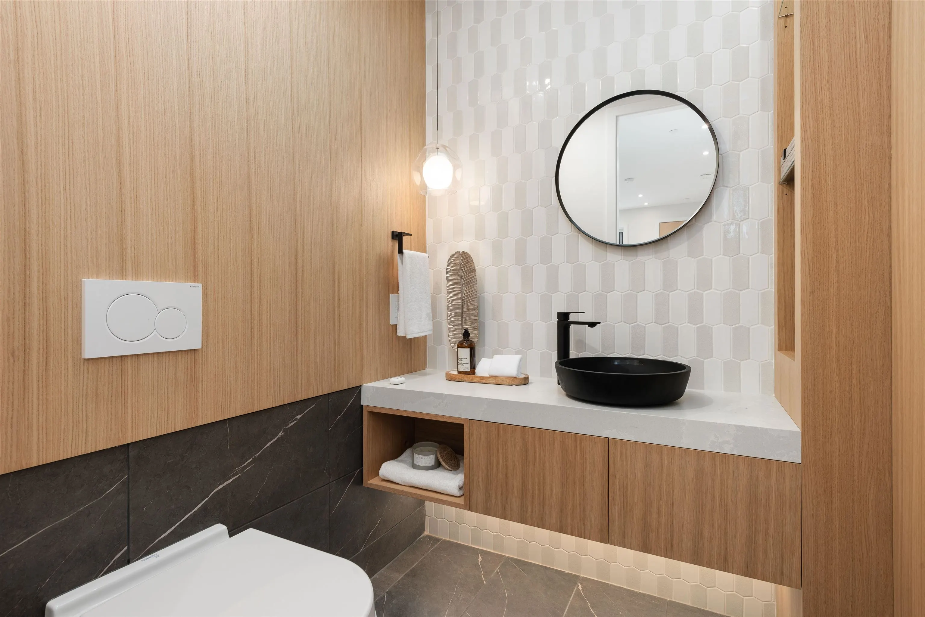 2 2764 W 14th Avenue