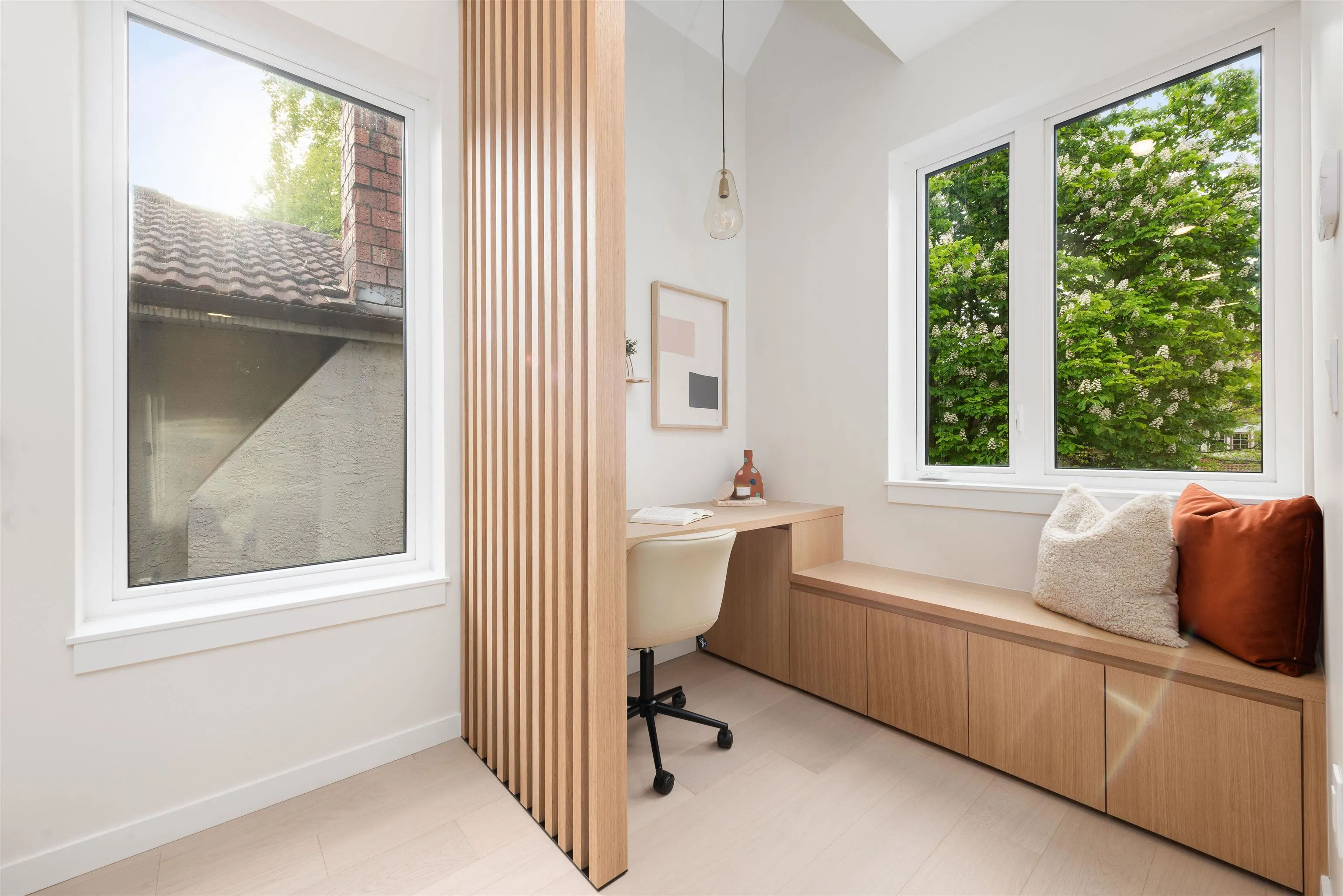 2 2764 W 14th Avenue