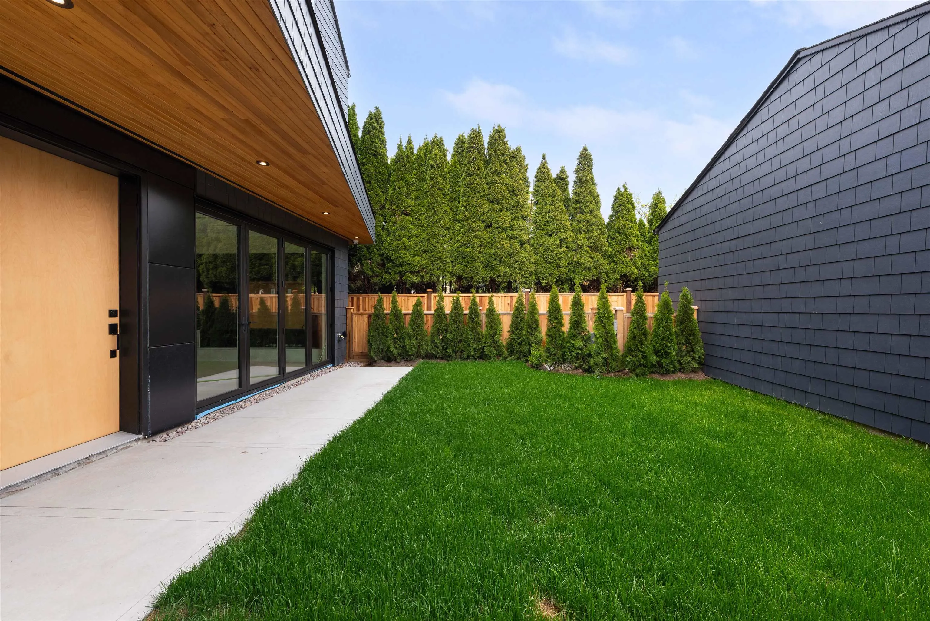 2 2764 W 14th Avenue