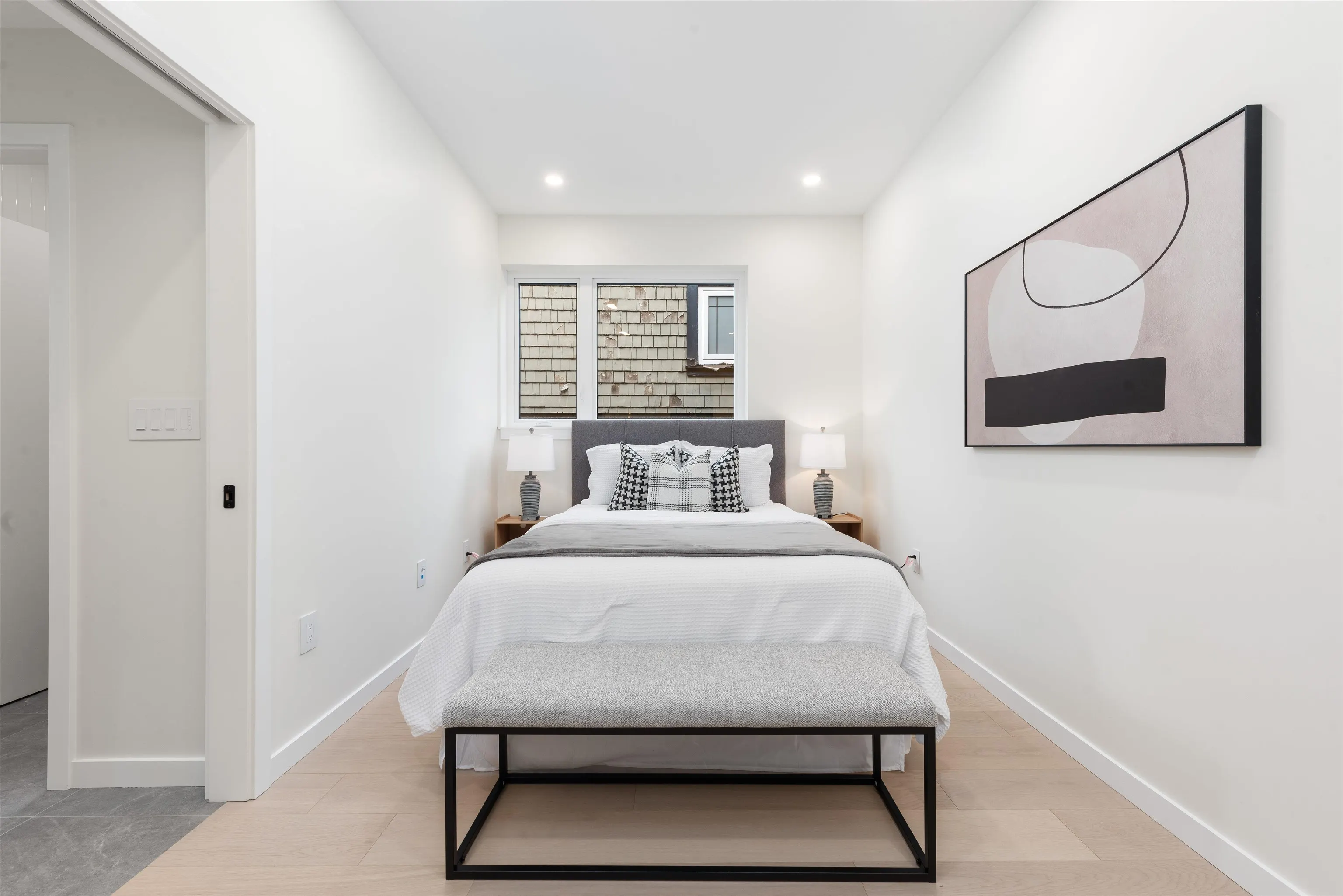 2 2764 W 14th Avenue