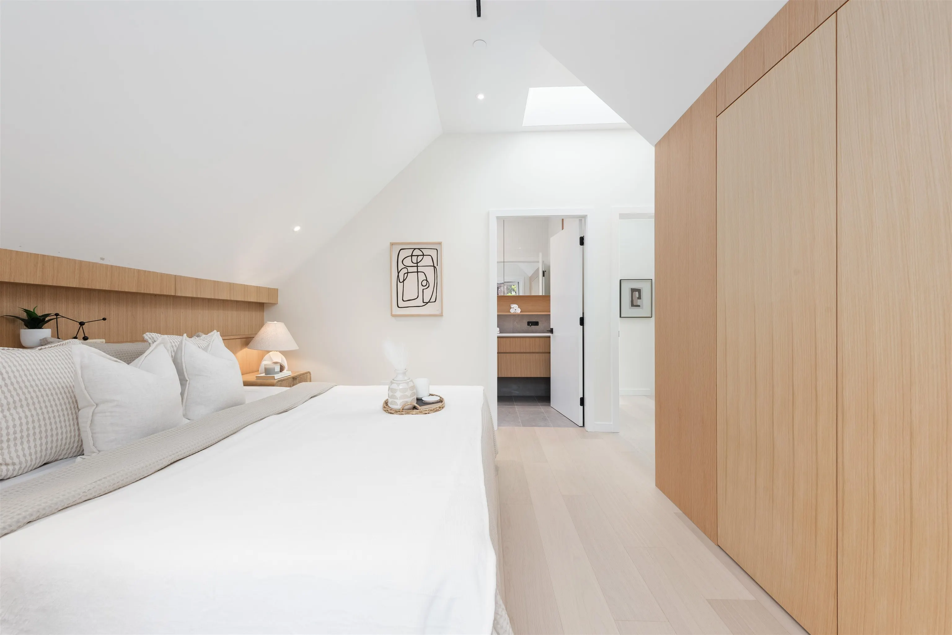 2 2764 W 14th Avenue