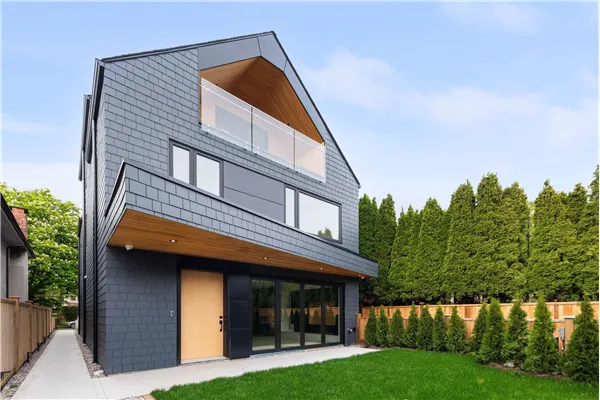 2 2764 W 14th Avenue