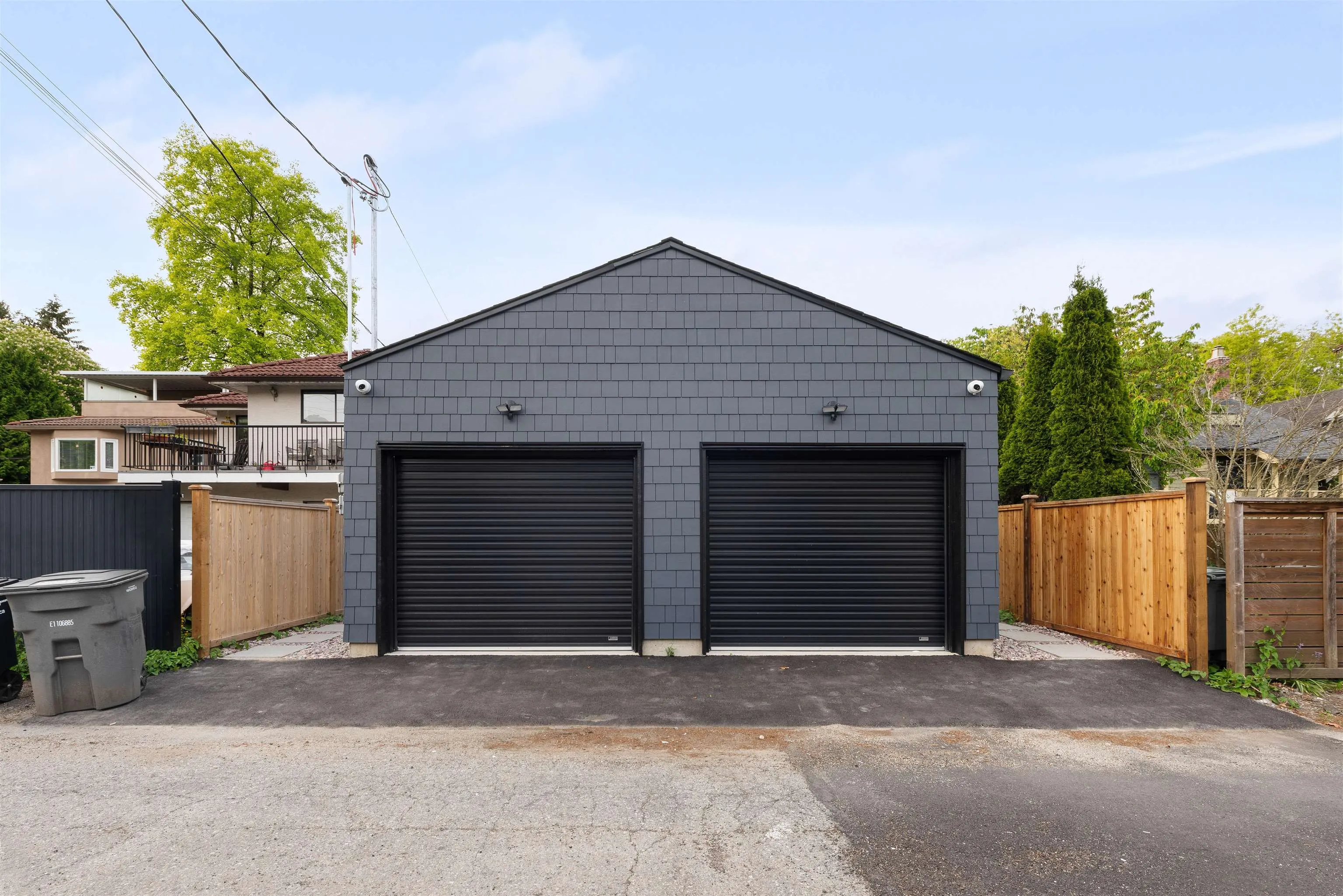 2 2764 W 14th Avenue