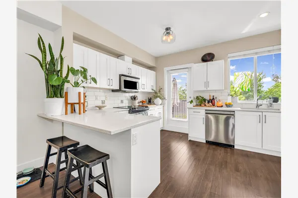 103 1418 Cartier Avenue