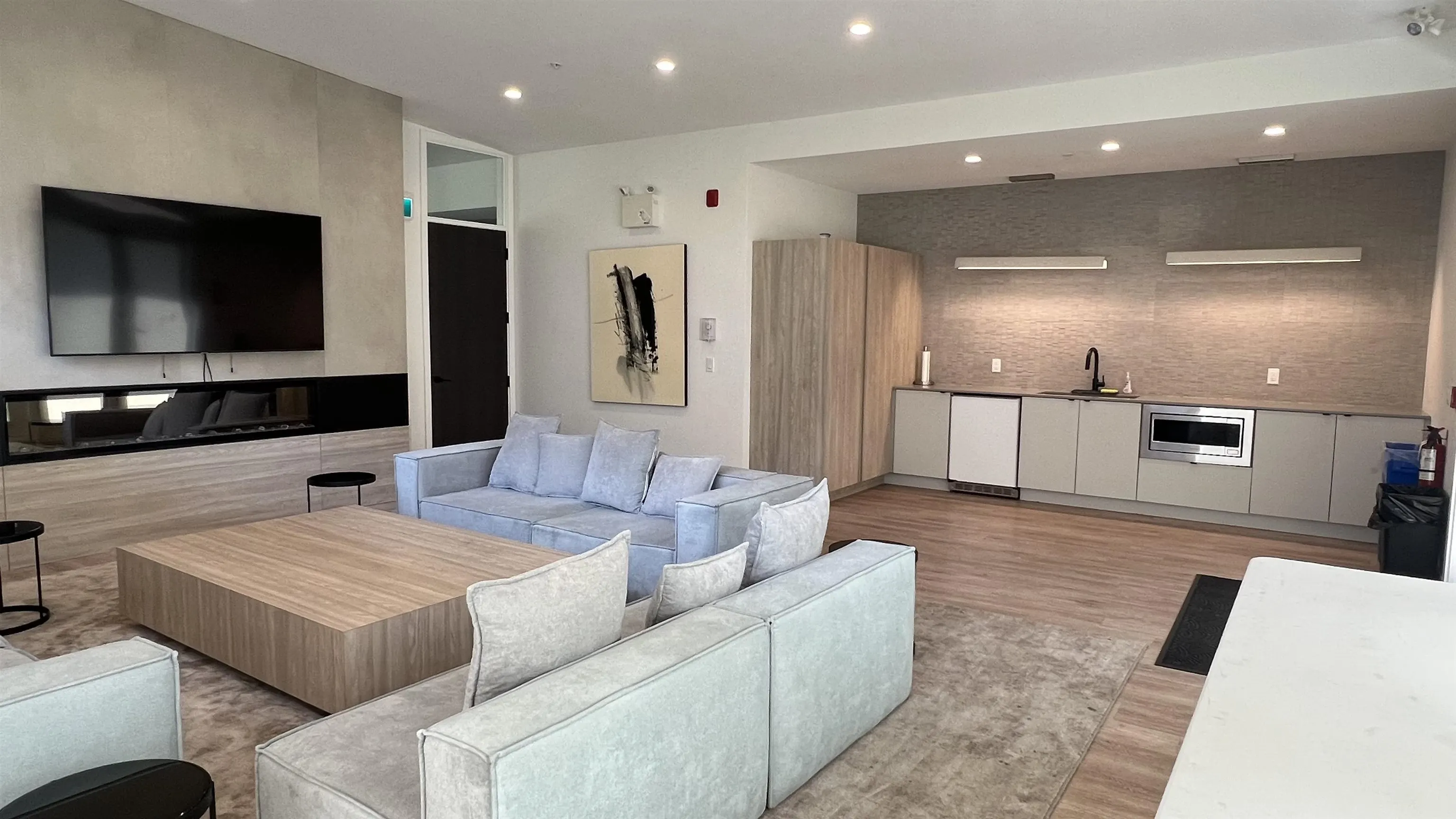 401 300 Salter Street