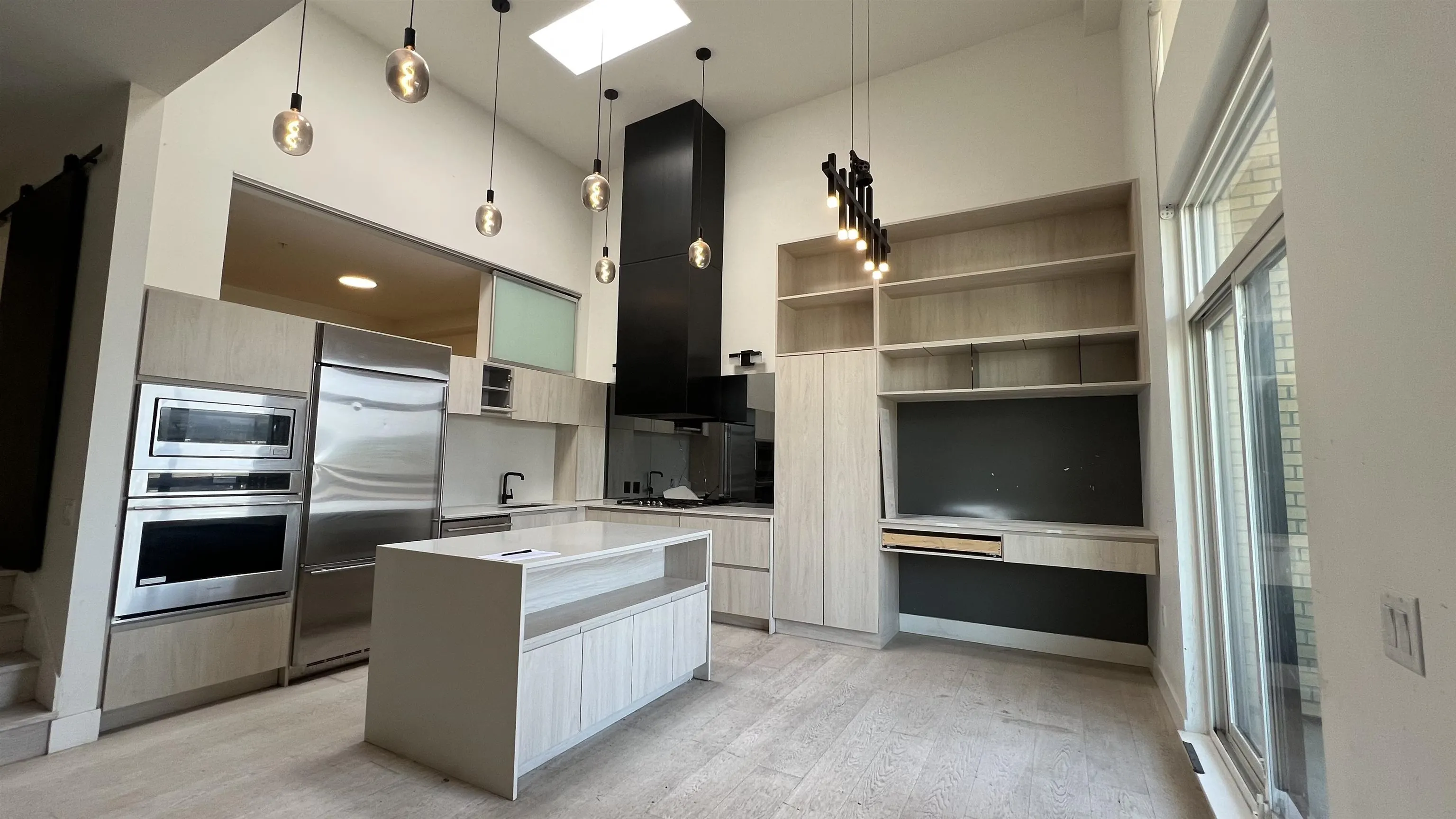 401 300 Salter Street