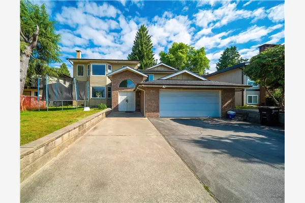 2011 Paulus Crescent