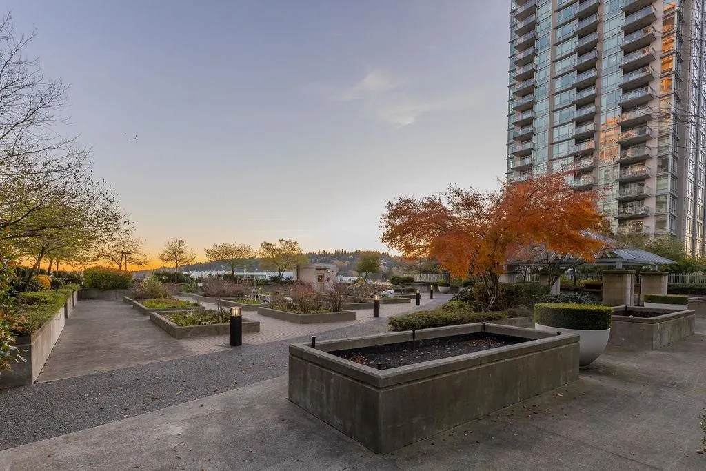 1004 2968 Glen Drive