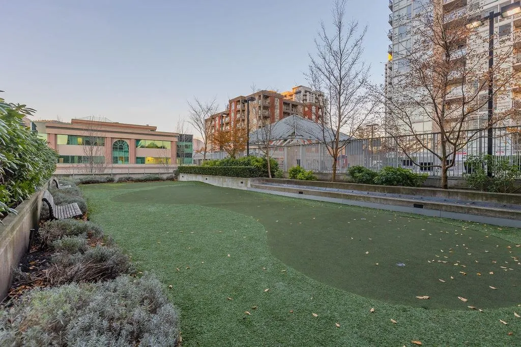 1004 2968 Glen Drive